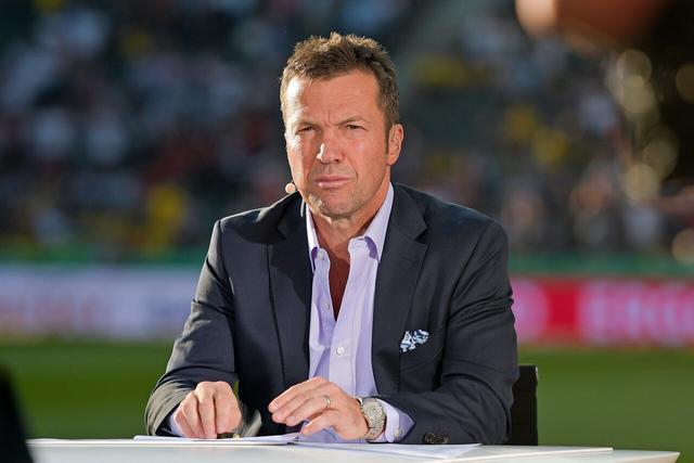 胡梅尔斯：按照目前的中卫市场，施洛特贝克有很多的机会