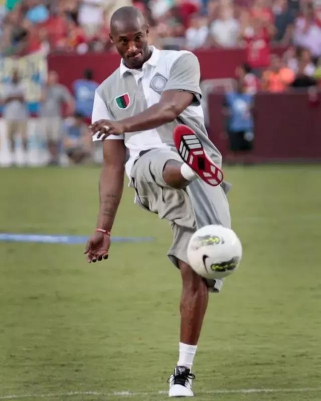 贝尔戈米盛赞法布雷加斯：他从不踢0-0的比赛，执教理念正确