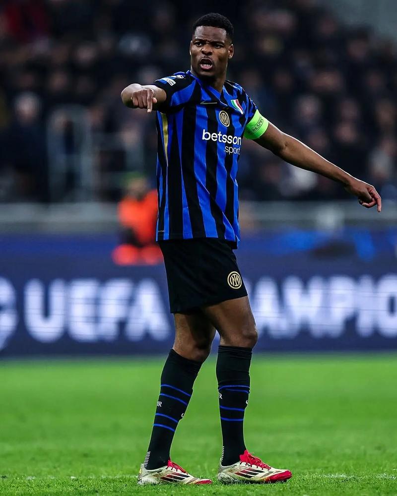 詹姆斯篮板表现抢眼，助球队逆转