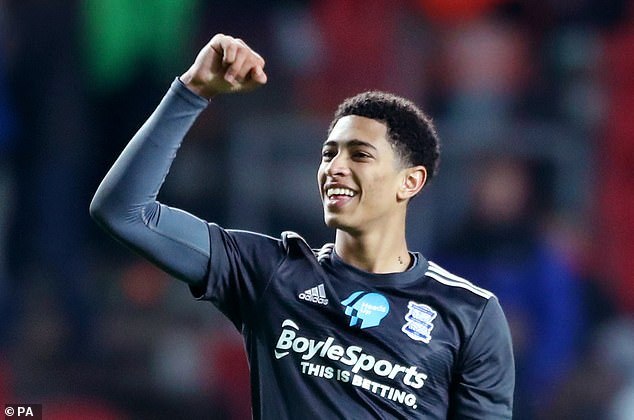 巴塞罗那理发师：欧洲杯期间，费尔明专门打电话让我给他理发