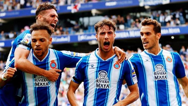 喀麦隆体育部长与足协主席埃托奥决裂，前者指责后者操纵选举