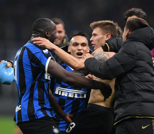 伤愈复出那一刻全场起立鼓掌