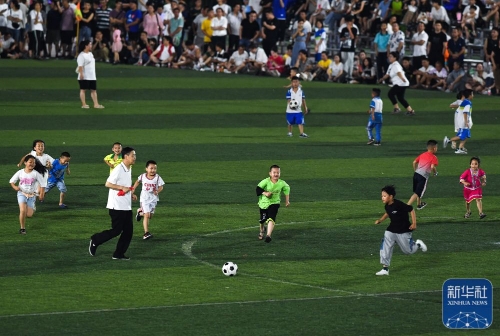 世界杯预热海报里没有C罗遭质疑，FIFA删除原海报改“怀旧”