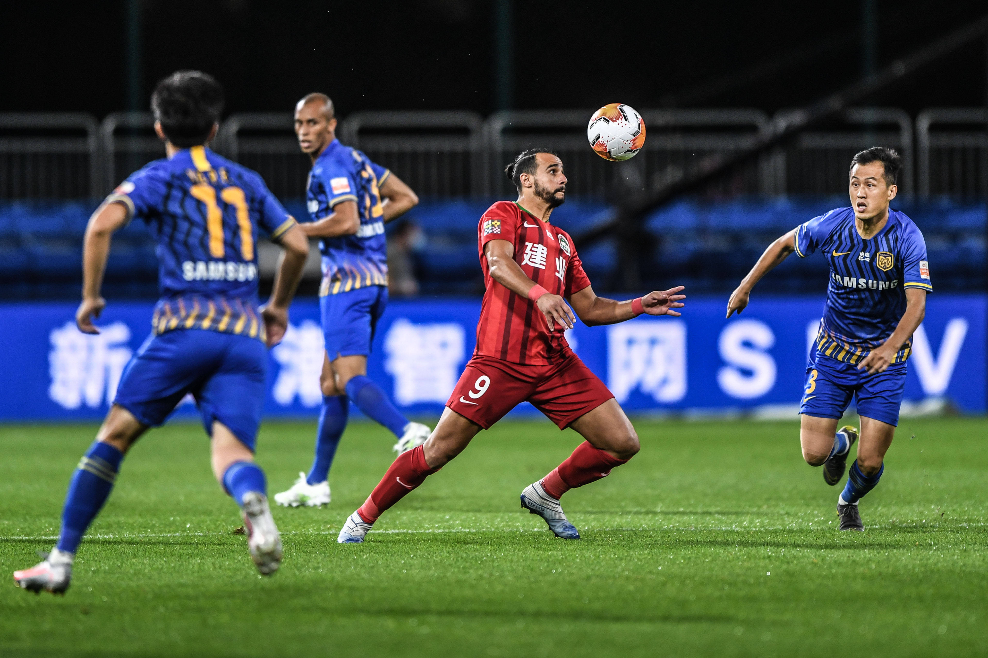 李霄鹏：明天就是拼，赢下最后一个主场比赛